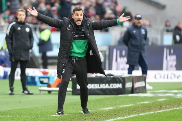 2 Bundesliga Hannover 06 Hertha BSC Berlin on 22 12 2024 at the HDI Arena in Hannover Coach Stefan Leitl Hannover gestures MH