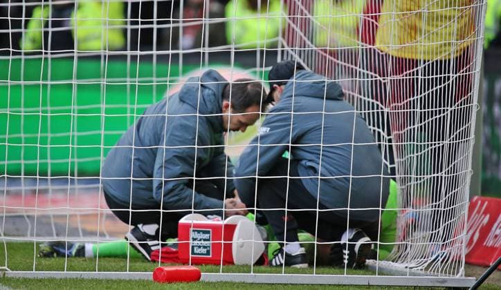 22 12 2024, xmohx, Fußball 2 Bundesliga, 1 FC Kaiserslautern 1 FC Köln emspor, v l injury goalkeeper Julian Krahl Kaiserslautern DFL DFB REGULATIONS PROHIBIT ANY USE OF PHOTOGRAPHS as IMAGE SEQUENCES and or QUASI VIDEO Kaiserslautern