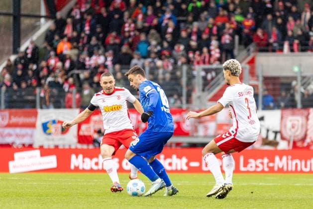 22 12 2024, Soccer, GER, Season, 2 Liga, Season 2024 2025, 17 Matchday, SSV Jahn Regensburg SV Darmstadt 98 Philipp Förster vs Andreas Geipl SSV Jahn and Bryan Hein SSV Jahn DFL REGULATIONS PROHIBIT ANY USE OF PHOTOGRAPHS AS IMAGE SEQUENCES AND OR QUASI VIDEO Regensburg Bayern Germany Jahnstadion Regensburg