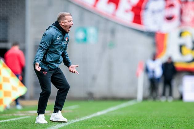 2 Fußball Bundesliga 1 FC Kaiserslautern 1 FC Köln 22 12 2024 Markus Anfang Trainer 1 FC Kaiserslautern roars 2 Fußball Bundesliga, 1 FC Kaiserslautern 1 FC Köln, Kaiserslautern, Fritz Walter Stadion am 22 12 2024 DFL REGULATIONS PROHIBIT ANY USE OF PHOTOGRAPHS AS IMAGE SEQUENCES AND OR QUASI VIDEO Copyright: xBEAUTIFULxSPORTS Wunderlx