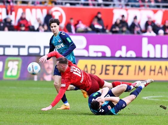 Soccer 2 Bundesliga Season 2024 25 1 FC Kaiserslautern 22 12 2024 Fritz Walter Stadion 1 FC Kaiserslautern fck 1 FC Köln k Jannik MAUSE 1 FC Kaiserslautern , mi, Eric MARTEL 1 FC Köln , re 1 FC Kaiserslautern