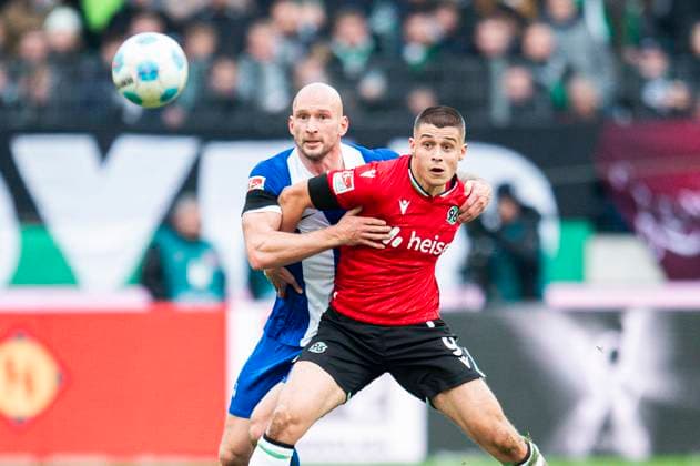 22 12 2024 Soccer, 2024 2025, 2 Bundesliga, Matchday 17, Hannover 96 Hertha BSC Berlin L R Toni Leistner Berlin , Nicolo Tresoldi Hannover DFL REGULATIONS PROHIBIT ANY USE OF PHOTOGRAPHS AS IMAGE SEQUENCES AND OR QUASI VIDEO Hannover Lower Saxony Germany Heinz von Heiden Arena