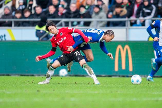 22 12 2024 Football, 2024 2025, 2 Bundesliga, Matchday 17, Hannover 96 Hertha BSC Berlin L R Sei Muroya Hannover , Derry Scherhant Berlin DFL REGULATIONS PROHIBIT ANY USE OF PHOTOGRAPHS AS IMAGE SEQUENCES AND OR QUASI VIDEO Hannover Lower Saxony Germany Heinz von Heiden Arena