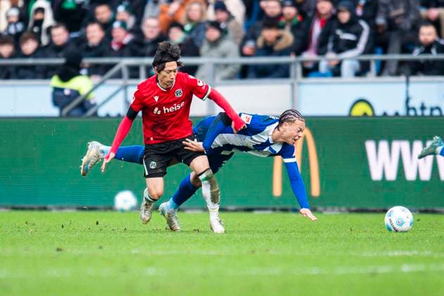 22 12 2024 Football, 2024 2025, 2 Bundesliga, Matchday 17, Hannover 96 Hertha BSC Berlin L R Sei Muroya Hannover , Derry Scherhant Berlin DFL REGULATIONS PROHIBIT ANY USE OF PHOTOGRAPHS AS IMAGE SEQUENCES AND OR QUASI VIDEO Hannover Lower Saxony Germany Heinz von Heiden Arena
