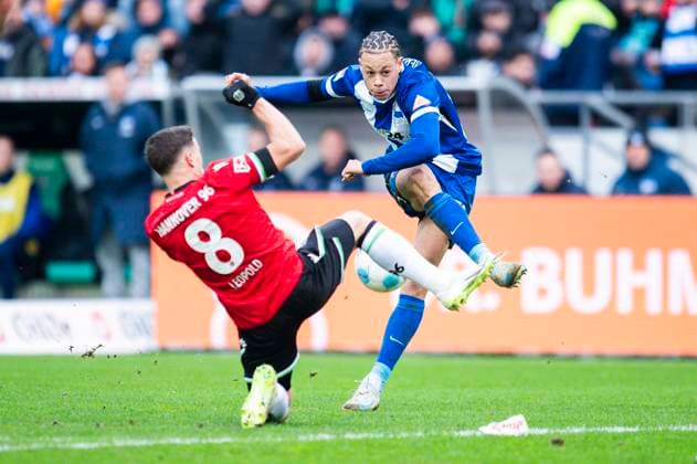 22 12 2024 Football, 2024 2025, 2 Bundesliga, Matchday 17, Hannover 96 Hertha BSC Berlin L R Enzo Leopold Hannover , Derry Scherhant Berlin DFL REGULATIONS PROHIBIT ANY USE OF PHOTOGRAPHS AS IMAGE SEQUENCES AND OR QUASI VIDEO Hannover Lower Saxony Germany Heinz von Heiden Arena