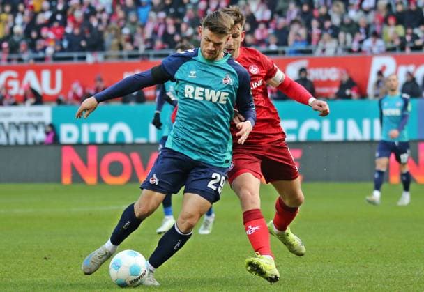 22 12 2024, xmohx, Fussball 2 Bundesliga, 1 FC Kaiserslautern 1 FC Köln emspor, v l Jan Thielmann Köln , Daniel Hanslik Kaiserslautern DFL DFB REGULATIONS PROHIBIT ANY USE OF PHOTOGRAPHS as IMAGE SEQUENCES and or QUASI VIDEO Kaiserslautern