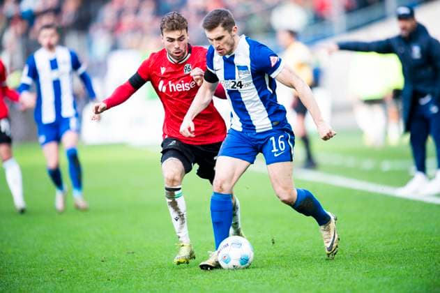 22 12 2024 Soccer, 2024 2025, 2 Bundesliga, 17 Matchday, Hannover 96 Hertha BSC Berlin L R Kolja Oudenne Hannover , Jonjoe Kenny Berlin DFL REGULATIONS PROHIBIT ANY USE OF PHOTOGRAPHS AS IMAGE SEQUENCES AND OR QUASI VIDEO Hannover Lower Saxony Germany Heinz von Heiden Arena