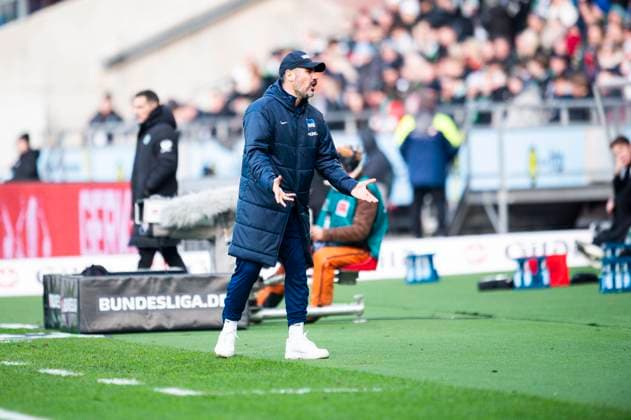 22 12 2024 Soccer, 2024 2025, 2 Bundesliga, 17 Matchday, Hannover 96 Hertha BSC Berlin Cristian Fiel Coach Berlin DFL REGULATIONS PROHIBIT ANY USE OF PHOTOGRAPHS AS IMAGE SEQUENCES AND OR QUASI VIDEO Hannover Lower Saxony Germany Heinz von Heiden Arena