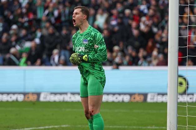 2 Bundesliga Hannover 06 Hertha BSC Berlin on 22 12 2024 in the HDI Arena in Hannover Goalkeeper Tjark Ernst Hertha 1 dissatisfied, disappointed, disappointed, dejected MH