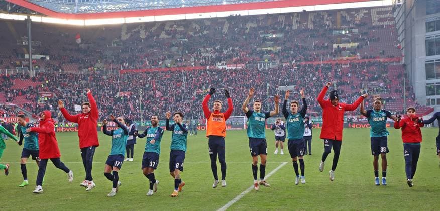 22 12 2024, xmohx, Fußball 2 Bundesliga, 1 FC Kaiserslautern 1 FC Köln emspor, v l Köln celebrates the victory in front of the Fankurve DFL DFB REGULATIONS PROHIBIT ANY USE OF PHOTOGRAPHS as IMAGE SEQUENCES and or QUASI VIDEO Kaiserslautern