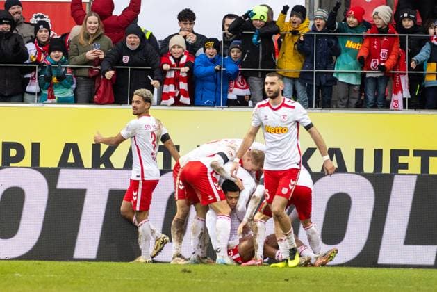 22 12 2024, Soccer, GER, Season, 2 Liga, Season 2024 2025, Matchday 17, SSV Jahn Regensburg SV Darmstadt 98 Cheering after the 2 0 for Regensburg by Noah Ganaus DFL REGULATIONS PROHIBIT ANY USE OF PHOTOGRAPHS AS IMAGE SEQUENCES AND OR QUASI VIDEO Regensburg Bayern Germany Jahnstadion Regensburg