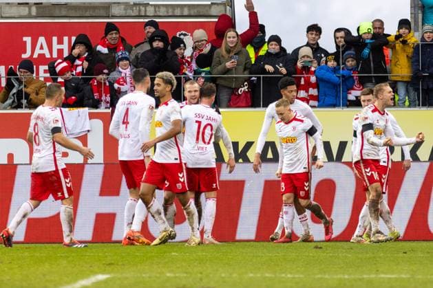 22 12 2024, Soccer, GER, Season, 2 Liga, Season 2024 2025, Matchday 17, SSV Jahn Regensburg SV Darmstadt 98 Cheering after the 2 0 for Regensburg by Noah Ganaus DFL REGULATIONS PROHIBIT ANY USE OF PHOTOGRAPHS AS IMAGE SEQUENCES AND OR QUASI VIDEO Regensburg Bayern Germany Jahnstadion Regensburg