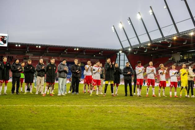22 12 2024, Soccer, GER, Season, 2 Liga, Season 2024 2025, Matchday 17, SSV Jahn Regensburg SV Darmstadt 98 Cheering after the 2 1 victory with the players and coaches of SSV Jahn Regensburg DFL REGULATIONS PROHIBIT ANY USE OF PHOTOGRAPHS AS IMAGE SEQUENCES AND OR QUASI VIDEO Regensburg Bayern Germany Jahnstadion Regensburg