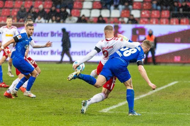 22 12 2024, Soccer, GER, Season, 2 Liga, Season 2024 2025, 17 Matchday, SSV Jahn Regensburg SV Darmstadt 98 Eric Hottmann SSV Jahn Regensburg vs Clemens Riedel DFL REGULATIONS PROHIBIT ANY USE OF PHOTOGRAPHS AS IMAGE SEQUENCES AND OR QUASI VIDEO Regensburg Bayern Germany Jahnstadion Regensburg