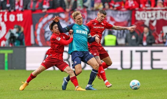 Soccer 2 BL 1 FC Kaiserslautern 1 FC Köln 22 12 24, Daisuke Yokota FCK , Timo Hübers Köln , Erik Wekesser FCK ,