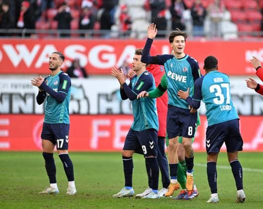 Football 2 Bundesliga Season 2024 25 1 FC Kaiserslautern 22 12 2024 Fritz Walter Stadion 1 FC Kaiserslautern fck 1 FC Köln k 0 1 V li Leart PAQARADA 1 FC Köln , Luca WALDSCHMIDT 1 FC Köln , Eric MARTEL 1 FC Köln and Linton MAINA 1 FC Köln 1 FC Kaiserslautern