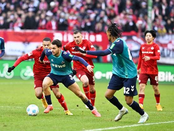 Football 2 Bundesliga Season 2024 25 1 FC Kaiserslautern 22 12 2024 Fritz Walter Stadion 1 FC Kaiserslautern fck 1 FC Köln k 0 1 V li Jan GYAMERAH 1 FC Kaiserslautern , Max FINKGRAEFE 1 FC Köln , Luca SIRCH 1 FC Kaiserslautern 1 FC Kaiserslautern