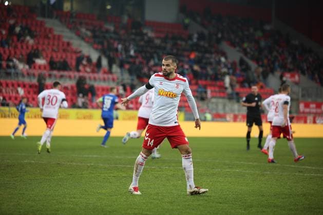 Robin Ziegele SSV Jahn Regensburg, 14 , GER, SSV Jahn Regensburg vs SV Darmstadt 98, Football, 2 Bundesliga, 17 Matchday, Season 2024, 22 12 2024 DFB DFL regulations prohibit any use of photographs as image sequences and or quasi video GER, SSV Jahn Regensburg vs SV Darmstadt 98, Football, 2 Bundesliga, 17 Matchday, Season 2024, 22 12 2024 Regensburg Copyright: xEibner-Pressefoto Grafx EP_AGF