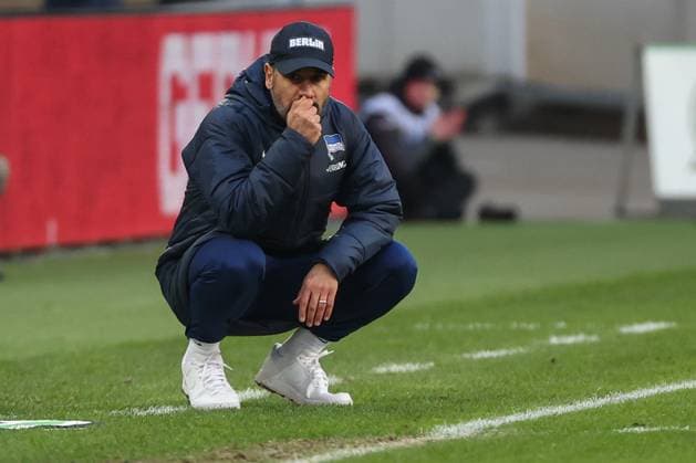 2 Bundesliga Hannover 06 Hertha BSC Berlin on 22 12 2024 at the HDI Arena in Hannover Coach Cristian Fiel Hertha dissatisfied, disappointed, disappointed, dejected MH