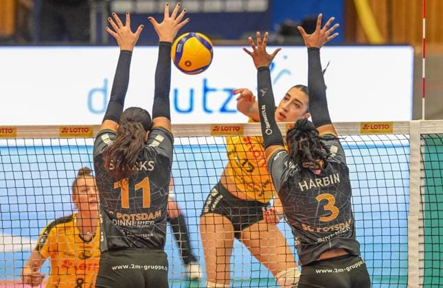 21 12 2024 VFB SUHL SC Potsdam f l Sabrina Michell Starks 11 SCPotsdam and Daniela Harbin 03 SCPotsdam and behind Lydia Stemmler 13 VfB Suhl Lotto Thüringen PHOTO Gerhard Koenig