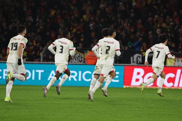 FOOTBALL : RC Lens vs Paris Saint-Germain - Coupe de France 32e de finale - 22 12 2024 Joie des joueurs du PSG apres la victoire aux tirs au but lors du match RC Lens - Paris Saint-Germain, Coupe de France 32e de finale, stade Bollaert-Delelis, le 22 dÃ cembre 2024  Copyright: xLaurentxSANSONx xPsnewZx