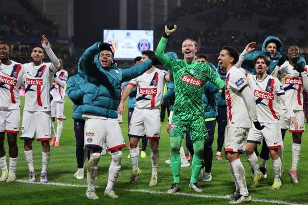 FOOTBALL : RC Lens vs Paris Saint-Germain - Coupe de France 32e de finale - 22 12 2024 Joie des joueurs du PSG apres la victoire aux tirs au but lors du match RC Lens - Paris Saint-Germain, Coupe de France 32e de finale, stade Bollaert-Delelis, le 22 dÃ cembre 2024  Copyright: xLaurentxSANSONx xPsnewZx