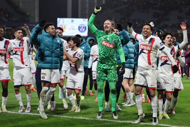 FOOTBALL : RC Lens vs Paris Saint-Germain - Coupe de France 32e de finale - 22 12 2024 Joie des joueurs du PSG apres la victoire aux tirs au but lors du match RC Lens - Paris Saint-Germain, Coupe de France 32e de finale, stade Bollaert-Delelis, le 22 dÃ cembre 2024  Copyright: xLaurentxSANSONx xPsnewZx