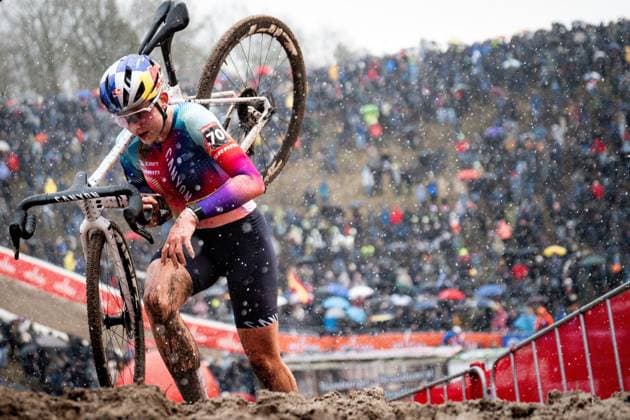 UCI Cyclocross World Cup Zonhoven 2024 ZONHOVEN, BELGIUM - DECEMBER 22 : Backstedt Zoe (GBR) of Canyon - Sram Racing in action pictured during the UCI Zonhoven World Cup on December 22, 2024 in Zonhoven, Belgium, 22 12 2024 Zonhoven Belgium  Copyright: xBcex