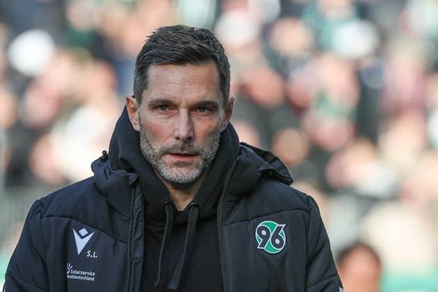 2 Bundesliga Hannover 06 Hertha BSC Berlin on 22 12 2024 at the HDI Arena in Hannover Coach Stefan Leitl Hannover pensive MH
