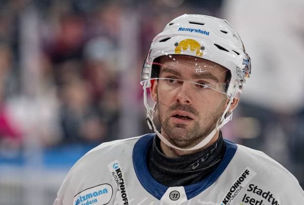 Eric Cornel (Iserlohn Roosters, 18) Portrait Portraet. GER, EHC Red Bull Muenchen vs. Iserlohn Roosters, Eishockey, DEL, 29. Spieltag, Saison 2024 2025, 22.12.2024. GER, EHC Red Bull Muenchen vs. Iserlohn Roosters, Eishockey, DEL, 29. Spieltag, Saison 2024 2025, 22.12.2024. Muenchen *** Eric Cornel Iserlohn Roosters, 18 Portrait Portraet GER, EHC Red Bull Muenchen vs Iserlohn Roosters, Ice Hockey, DEL, Matchday 29, Season 2024 2025, 22 12 2024 GER, EHC Red Bull Muenchen vs Iserlohn Roosters, Ice Hockey, DEL, Matchday 29, Season 2024 2025, 22 12 2024 Muenchen Copyright: xEibner-Pressefoto HeikexFeinerx EP_HFR