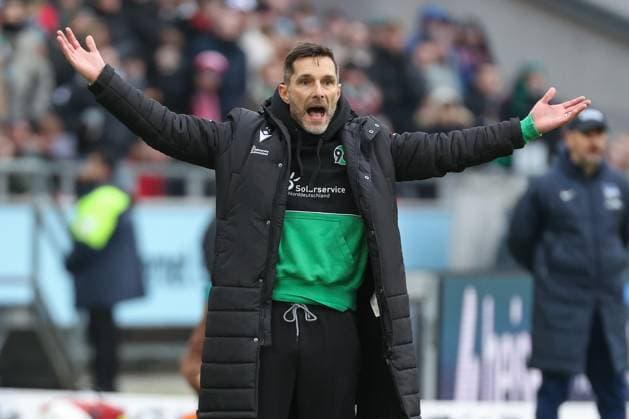 2 Bundesliga Hannover 96 Hertha BSC Berlin on 22 12 2024 at the HDI Arena in Hannover Coach Stefan Leitl Hannover gestures MH