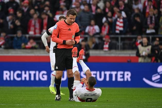 21 12 2024, xjrdrx, Soccer 1 Bundesliga, VfB Stuttgart FC St Pauli emspor, v l Referee Referee Felix Brych Enzo Millot VfB Stuttgart DFL DFB REGULATIONS PROHIBIT ANY USE OF PHOTOGRAPHS as IMAGE SEQUENCES and or QUASI VIDEO Stuttgart