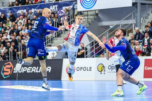 OPOLE 23.12.2024 PILKA RECZNA MEZCZYZN ORLEN SUPERLIGA SEZON 2024 25 --- MEN S HANDBALL TOP LEAGUE MATCH Gwardia Opole - Wybrzeze Gdansk NZ PIOTR JEDRASZCZYK FOT. MIROSLAW SZOZDA 400MM.PL NEWSPIX.PL --- newspix.pl 