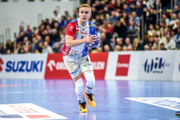 OPOLE 23.12.2024 PILKA RECZNA MEZCZYZN ORLEN SUPERLIGA SEZON 2024 25 --- MEN S HANDBALL TOP LEAGUE MATCH Gwardia Opole - Wybrzeze Gdansk NZ PIOTR JEDRASZCZYK SYLWETKA FOT. MIROSLAW SZOZDA 400MM.PL NEWSPIX.PL --- newspix.pl 