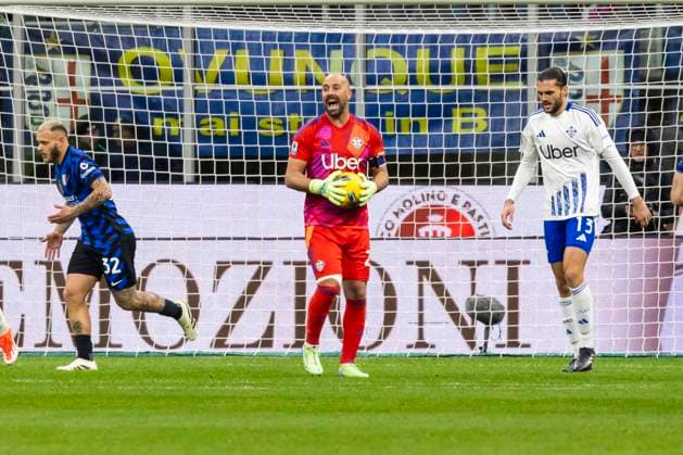 FC Internazionale v Como - Serie A Pepe Reina plays during the Serie A match between FC Internazionale and Como at Giuseppe Meazza Stadium in Milano, Italy, on December 23, 2024. Milano Milano Italy  Copyright: xMairoxCinquettix originalFilename:cinquetti-fcintern241223_npdg7.jpg