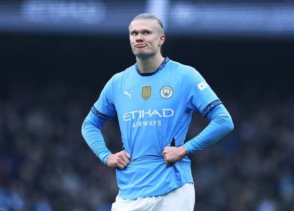 Bilder des Jahres 2024, Sport 12 Dezember Sport Themen der Woche KW52 Sport Bilder des Tages Erling Haaland of Manchester City reacts after failing to score from a penalty kick Manchester City v Everton, Premier League, Football, Etihad Stadium, Manchester, UK - 26 Dec 2024 EDITORIAL USE ONLY No use with unauthorised audio, video, data, fixture lists, club league logos or live services. Online in-match use limited to 120 images, no video emulation. No use in betting, games or single club league player publications.  Copyright: xMattxWest Shutterstockx 15030220ac
