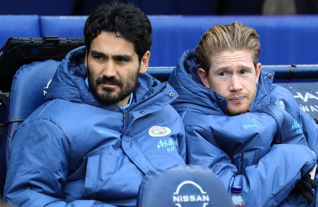 Bilder des Jahres 2024, Sport 12 Dezember Sport Themen der Woche KW52 Sport Bilder des Tages 26th December 2024; Etihad Stadium, Manchester, England; Premier League Football, Manchester City versus Everton; Ilkay Gundogan and Kevin de Bruyne of Manchester City look on from the substitutes& x2019; bench  ActionPlus12731590 DavidxBlunsden