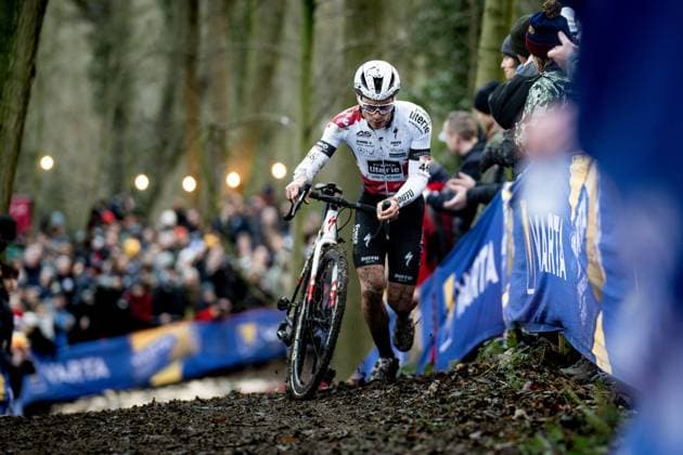 Sport Bilder des Tages UCI Cyclocross World Cup Gavere 2024 GAVERE, BELGIUM - DECEMBER 26 : Menut David (FRA) of As Bike Racing during the 7th leg of the UCI Cyclocross World Cup series 2024-2025 for Men Elite in Gavere, Belgium, 26 12 2024 Gavere Belgium  Copyright: xBcex