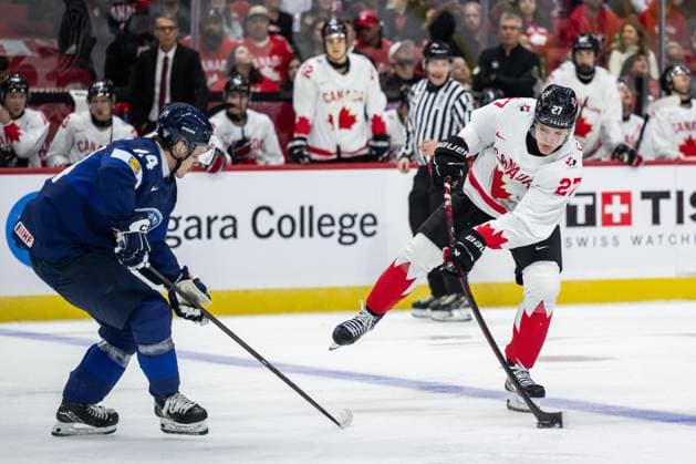 241226 Easton Cowan of Canada during the 2025 IIHF World Junior Championship game between Finland and Canada on December 26, 2024 in Ottawa Photo Mathias Bergeld BILDBYRAN kod MB MB1026 ishockey ice hockey jvm junior vm u20 2025 iihf world junior championship world juniors finland canada kanada 1 bbeng  Copyright: MATHIASxBERGELD BB241226MB129