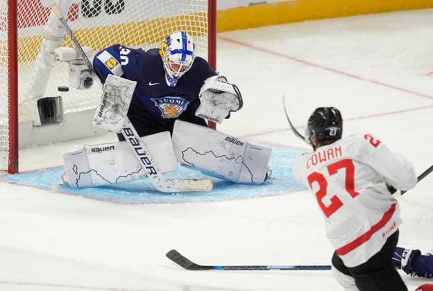 December 26, 2024, Ottawa, On, CANADA: Canada forward Easton Cowan (27) fires the puck past Finland goaltender Petteri Rimpinen (30) to score during second period IIHF World Junior Hockey Championship tournament action on Thursday, Dec. 26, 2024 in Ottawa. Easton Cowan Petteri Rimpinen  - ZUMAc35_ 20241226_zaf_c35_091 Copyright: xAdrianxWyldx