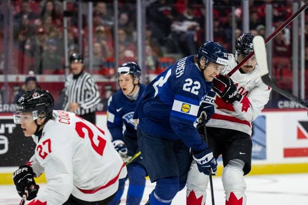 241226 Kasper Halttunen of Finland and Andrew Gibson of Canada during the 2025 IIHF World Junior Championship game between Finland and Canada on December 26, 2024 in Ottawa Photo Mathias Bergeld BILDBYRAN kod MB MB1026 ishockey ice hockey jvm junior vm u20 2025 iihf world junior championship world juniors finland canada kanada 1 bbeng  Copyright: MATHIASxBERGELD BB241226MB143