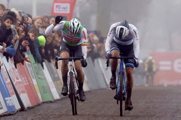 Exact Cross cyclocross Loenhout 2024 LOENHOUT, BELGIUM - DECEMBER 27 : Sweeck Laurens (BEL) of Crelan-Corendon and Nys Thibau (BEL) of Baloise Trek Lions during the 5th leg of the Exact Cross cyclocross series 2024-2025 in Loenhout, Belgium, 27 12 2024 Loenhout Belgium  Copyright: xJanxDexMeuleneirx