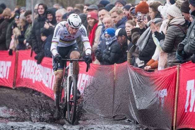 Dutch Mathieu Van Der Poel pictured in action during the men s elite race of the cyclocross cycling event, race 5 7 in the Exact Cross competition, Friday 27 December 2024 in Loenhout. BILLY CEUSTERS BillyxCeusters  x109238667x