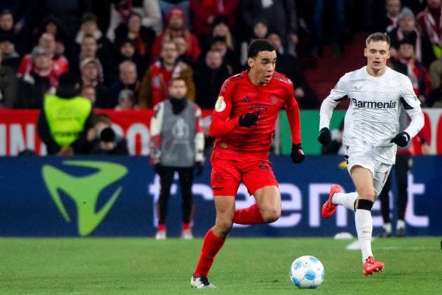 Jamal Musiala FC Bayern Muenchen, 42 in duel with Florian Wirtz Bayer Leverkusen, 10 , GER, FC Bayern Muenchen FCB vs Bayer 04 Leverkusen B04 , Fußball DFB Pokal, Achtelfinale, Saison 2024 2025, 03 12 2024 DFB regulations prohibit any use of photographs as image sequences and or quasi video GER, FC Bayern Muenchen FCB vs Bayer 04 Leverkusen B04 , Fussball DFB Pokal, Achtelfinale, Saison 2024 2025, 03 12 2024 Muenchen Copyright: xEibner-Pressefoto Memmlerx EP_MMR