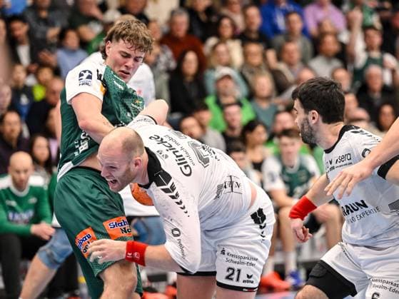 Goeppingen, Germany, 27 12 24 Victor Klöve FRISCH AUF Göppingen and Arnar Arnarsson MT Melsungen battle for the ball during the Daikin Handball Bundesliga match between FRISCH AUF Goeppingen vs MT Melsungen at EWS Arena on December 27, 2024 in Goeppingen, Germany Photo by Harry Langer DeFodi Images Goeppingen, Germany, 27 12 24 Victor Klöve FRISCH AUF Göppingen and Arnar Arnarsson MT Melsungen battle for the ball during the Daikin Handball Bundesliga match between FRISCH AUF Goeppingen vs MT Melsungen at EWS Arena on December 27, 2024 in Goeppingen, Germany Photo by Harry Langer DeFodi Images Defodi 541 FAGMTM0241227 100 Defodi-541