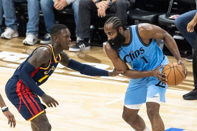 December 27, 2024, Inglewood, California, United States: Los Angeles Clippers James Harden 1 seen in action with Golden State Warriors Dennis Schroder 71 during an NBA, Basketball Herren, USA basketball game at Intuit Dome. Final score Clippers 102:92 Warriors Inglewood United States - ZUMAs197 20241227_aaa_s197_109 Copyright: xRingoxChiux