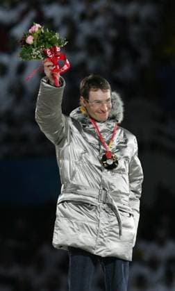 Giorgio di Centa of Italy celebrates during the medals ceremony at closing ceremonies of the 2006 Winter Olympics Sunday, February 26, 2006 at Olympic Stadium in Turin, Italy. Di Centa won the gold medal in the Men s 50km free mass start cross country skiing event at Pregelato Plan earlier in the day. (Barbara Johnston Philadelphia Inquirer KRT) Turin ITA EDITORIAL USE ONLY Copyright: xx BarbaraxL.xJohnstonx krtphotos313884