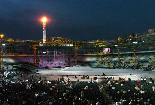 The Olympic Cauldron glows above Olympic Stadium during the closing ceremonies of the 2006 Winter Olympics Sunday, February 26, 2006 in Turin, Italy. (Sherri LaRose St. Paul Pioneer Press KRT) Turin ITA EDITORIAL USE ONLY Copyright: xx SherrixLaRosex krtphotos313913