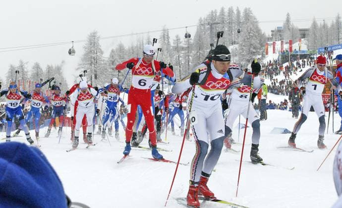 Alexander Wolf of Germany, 10, skis with the rest of the competitors in the men s 15 KM mass start biathlon competition at Cesana San Sicario, Italy Saturday February 25, 2006. Gold medal winner Michael Greis of Germany is at right. (Ron Jenkins Fort Worth Star-Telegram KRT) CESANA SAN SICARIO ITA EDITORIAL USE ONLY Copyright: xx RonxJenkinsx krtphotos314034