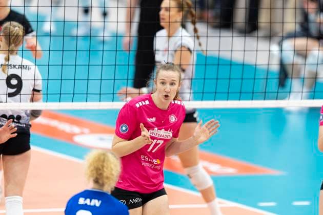 1 Volleyball Bundesliga Women Schwarz Weiss Erfurt vs VC Wiesbaden Erfurt 28 12 2024 Rachel Joy Gomez 17 VC Wiesbaden 1 Volleyball Bundesliga Women Schwarz Weiss Erfurt vs VC Wiesbaden Riethsporthalle Erfurt 28 12 2024 Copyright: xBEAUTIFULxSPORTS Duehringx